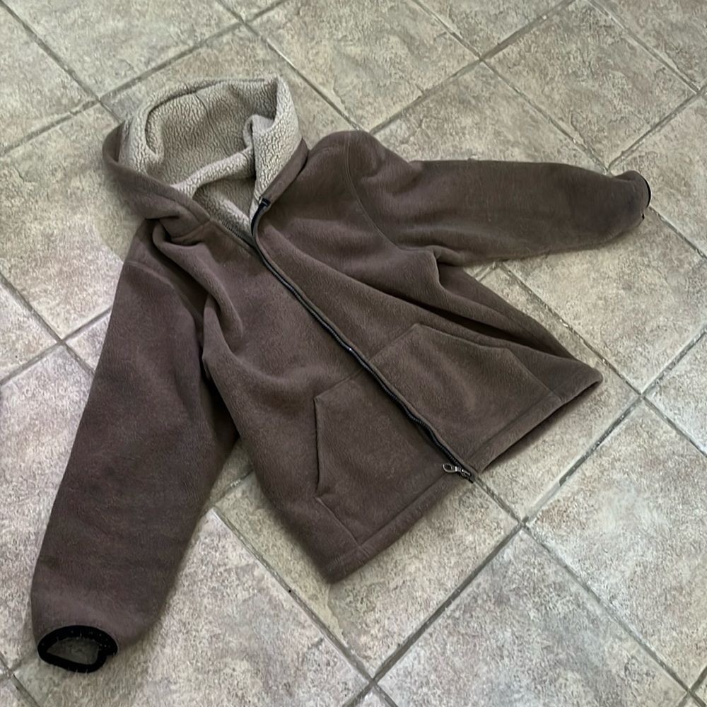 Made in El Salvador, where my mom bought this hasn’t been worn in a while, comfy